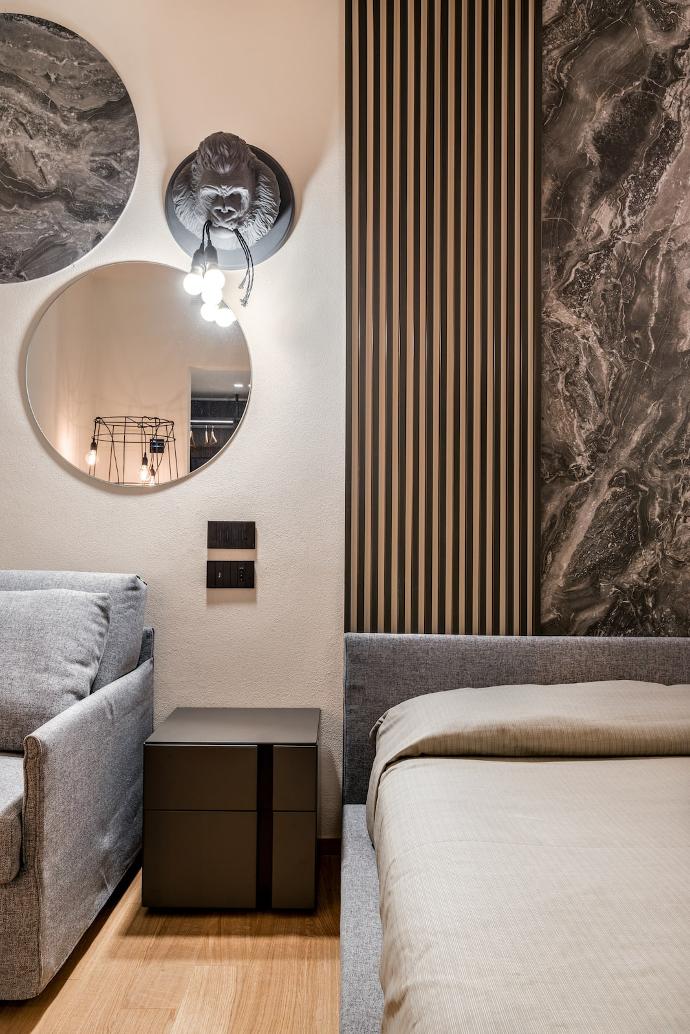Ugorilla wall light-Curarto designer lighting
