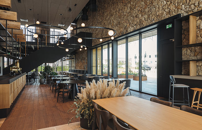 Curarto STANT Circular Light in the restaurant and cafe