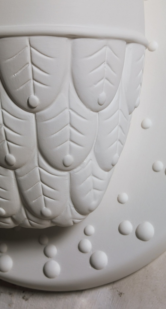 Curarto TI VEDO Wall Light with embossed feather motif